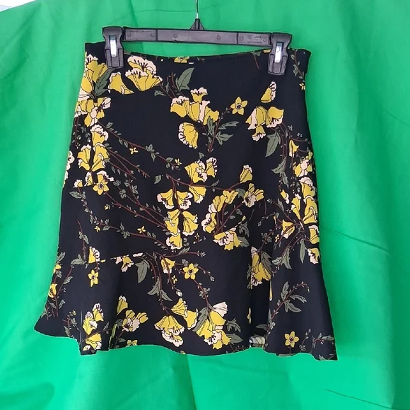 Who What Wear Black Skater Skirt with Yellow Floral Print - Picture 1 of 4